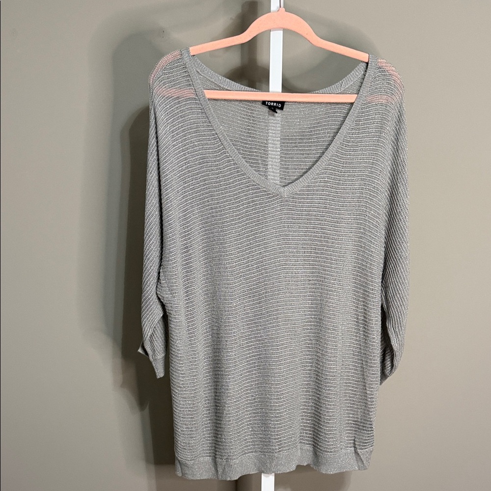 Torrid‎ 2 (18/20) Gray Lightweight V-Neck Sweater Tunic